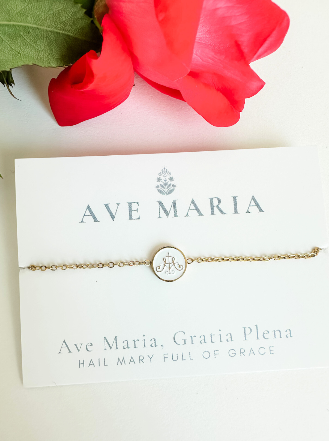 Gold chain with circle white middle with gold border 