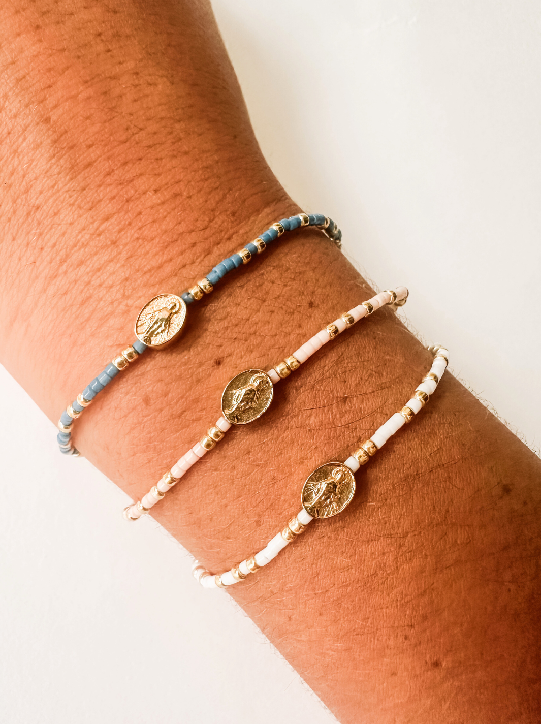 Miraculous Medal Bracelet: Adults / Mantle Blue